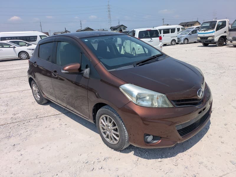 TOYOTA VITZ 2013