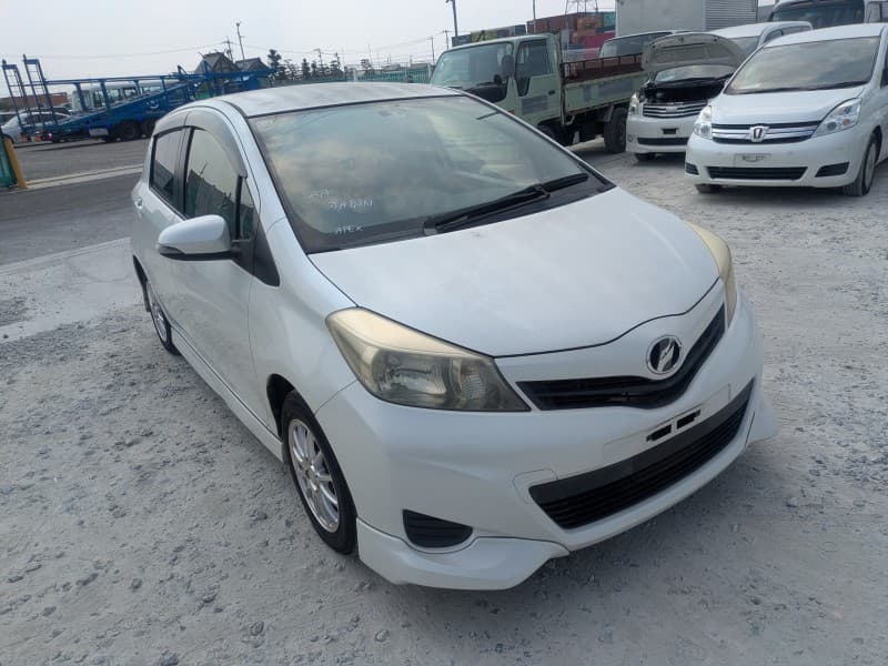 TOYOTA VITZ 2013
