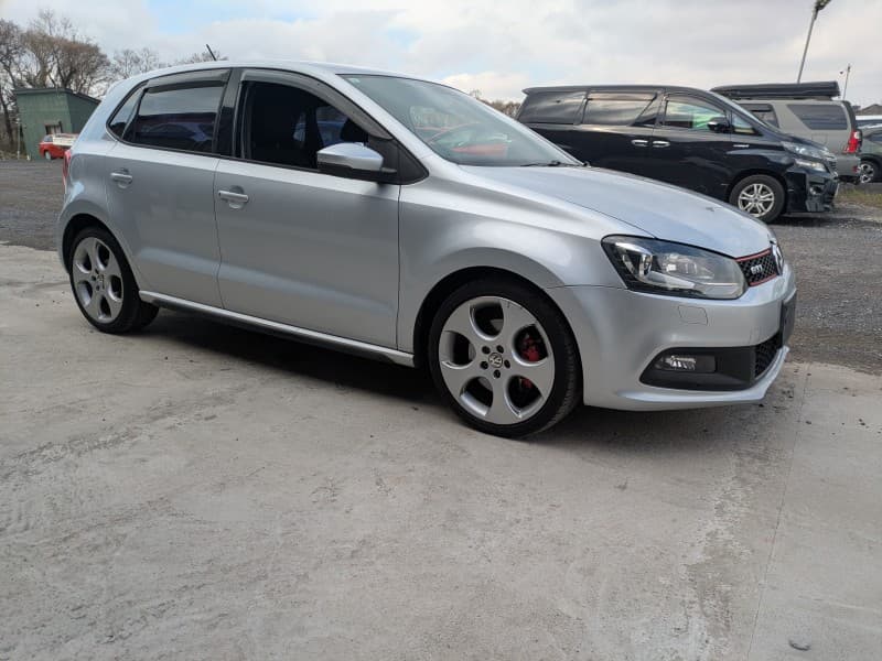 VOLKSWAGEN POLO 2011