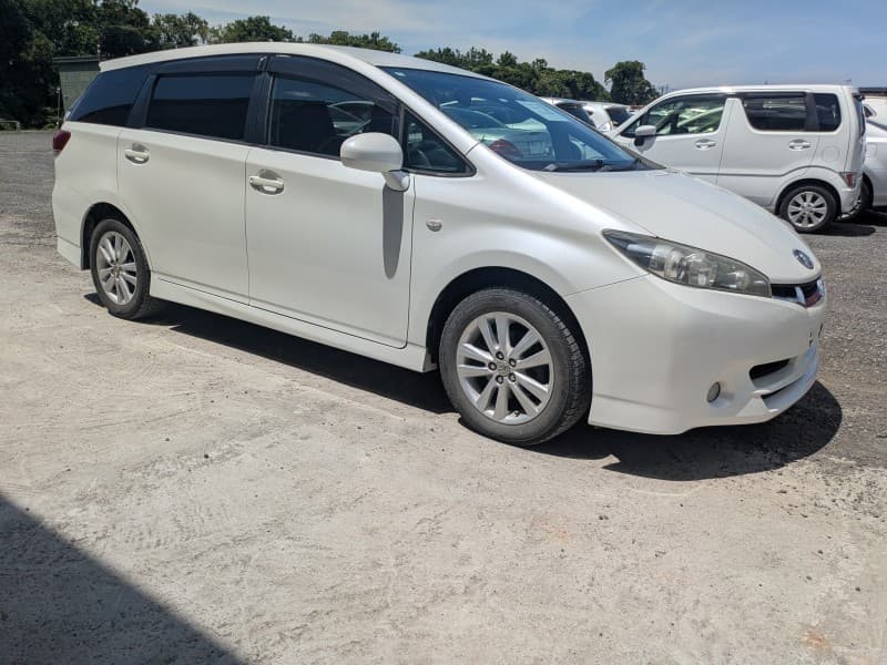 TOYOTA WISH 2010
