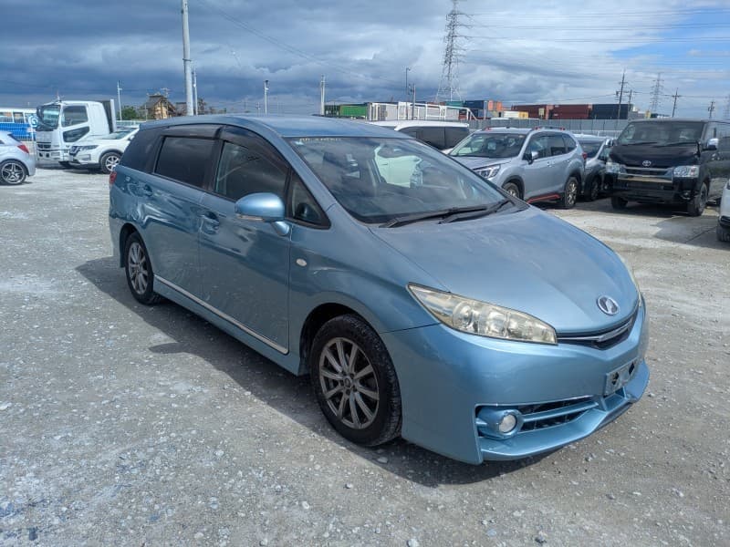 TOYOTA WISH 2010