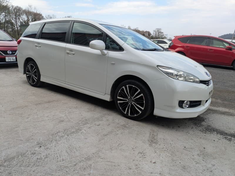 TOYOTA WISH 2010