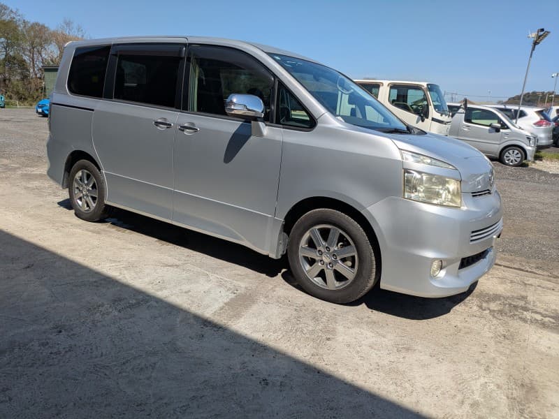 TOYOTA VOXY 2008