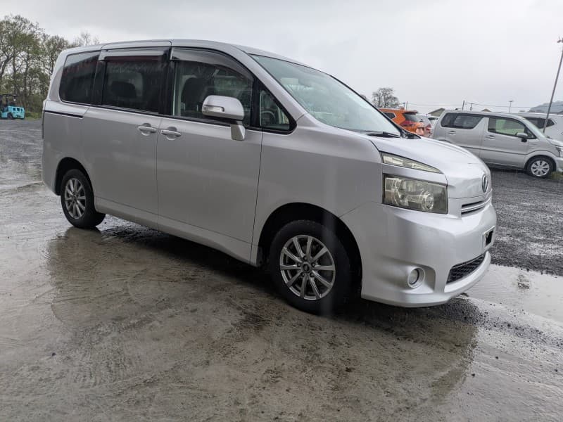 TOYOTA VOXY 2008