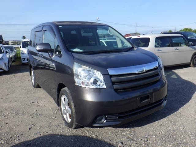 TOYOTA NOAH 2009