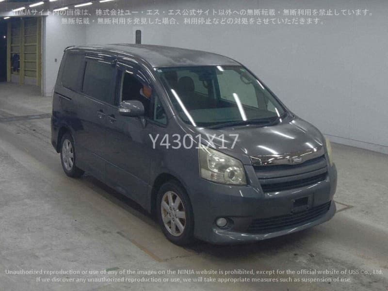 TOYOTA NOAH 2009
