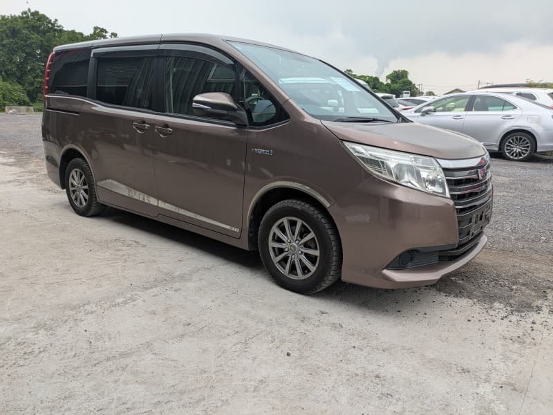 TOYOTA NOAH 2014